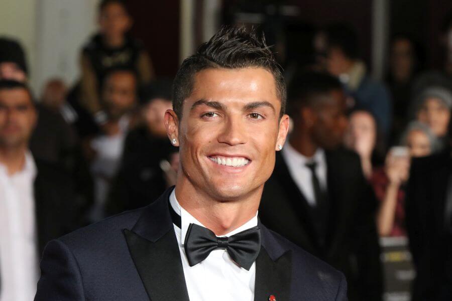 Ile zarabia Ronaldo poza piłką?