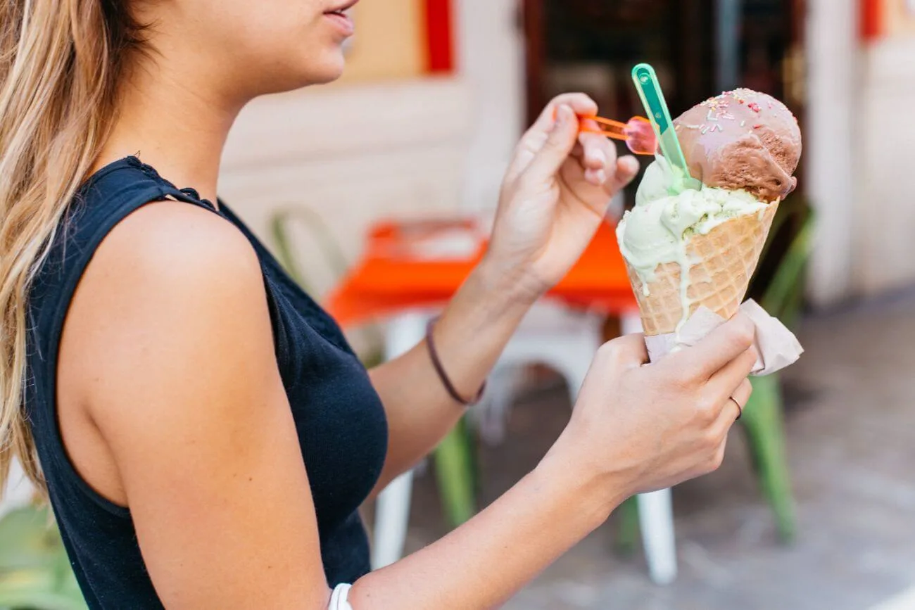 VAT na lody – co warto wiedzieć o sprzedaży lodów? Obowiązujące stawki