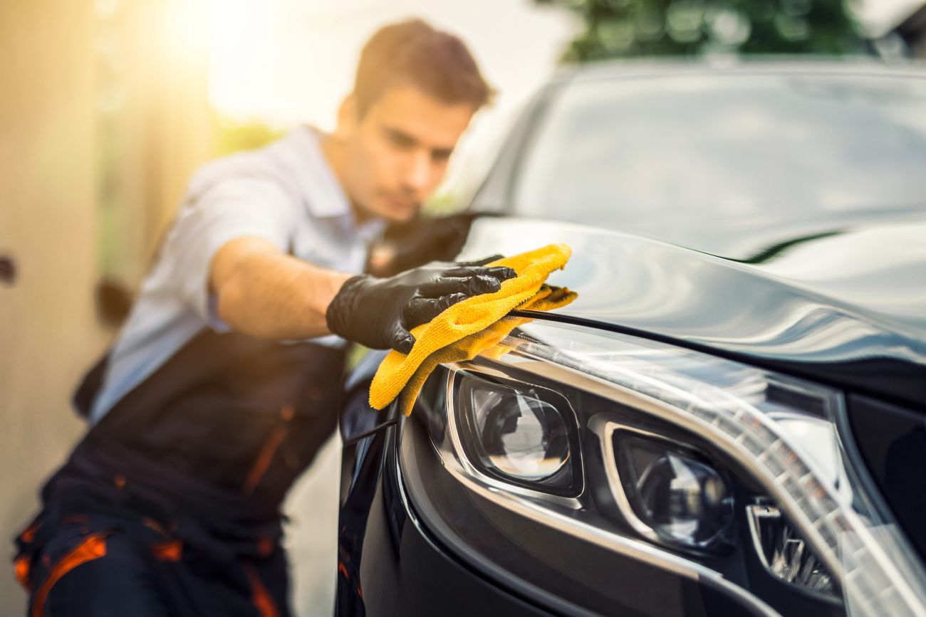 Jak prawidłowo nanieść wosk twardy na lakier?